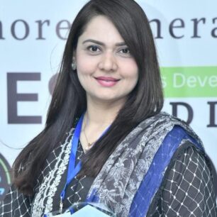 Dr Hina Manzoor-derma-folder