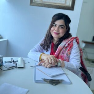 Dr Sidra Tariq-derma-folder