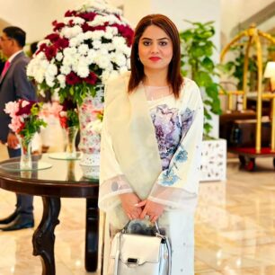 Dr Sara Ahmad-derma-folder