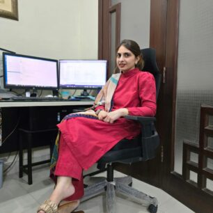 Dr Anam Mahmood-derma-folder